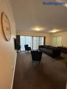 City Lights Retreats - 2 Bedroom, 1 Bathroom - Image 3