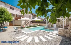 Cozy Home In Peresiji - Image 2