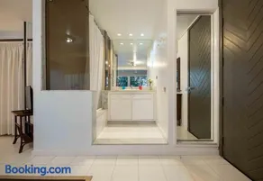 Seafront villa with jacuzzi - Image 4