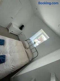 1 Marine House - Image 3