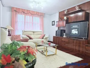 Apartamento con piscina en Saron - Image 5