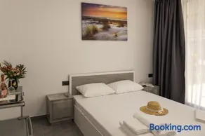 Flamingo Corbu Resort - Image 4
