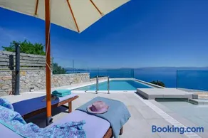 Sea & Cliff Luxury Suites - Image 1