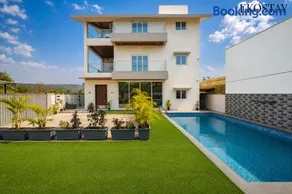 EKOSTAY - Concrete Cove Villa - Image 4