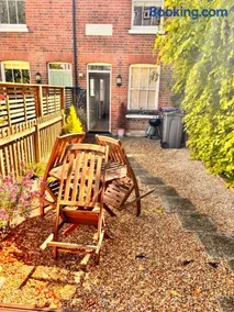 Elegant Riverside Cottage With Free Parking - Image 2