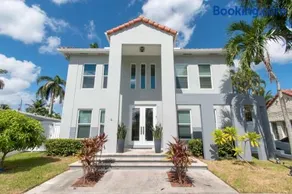 Spacious 5BR Villa with Pool and Fire Pit Retreat - Image 1