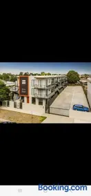 Comfy 2 bed appt in central werribee - Image 3