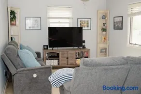 Soccer Fans Welcome to this Fully Stocked, Bright & Inviting 2 Bedroom Home Away From Home - Image 1