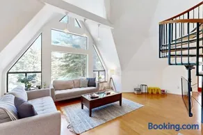 Dog-friendly escape with central AC and fireplace - Recreation Center & Beach Club - Image 4