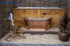 Deer Lodge Shepherds Hut - Image 2