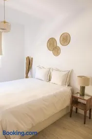 La Petite-home near AirPort-wifi-garage-elevator-homely - Image 3