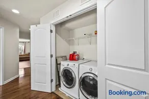 Large 7 bedroom sleeps 22 With Parking Near DC - Image 5