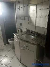 Apartamento no Centro Próximo à Padaria, Farmácia e Mercado - Image 2