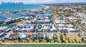 Modern Premium 1 Bedroom apartment in Dolphin Quay - Image 1