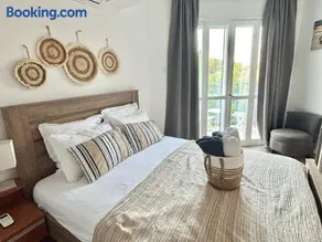 Modern Apt in Paphos Port - pool & 50 m to the sea - Image 4