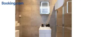 Dainty Studio Apartment Close to Everything - Image 3