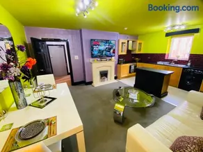 PHOENIX Apartments - Image 1