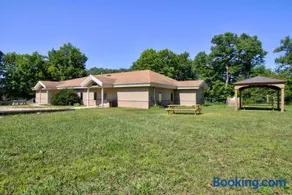 Nature Trails and Lake Views Studio Style Rooms - Image 1