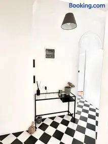 Spacious 82 m2 Two Bedroom classy apartment near City Center - Image 2