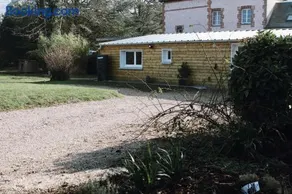 Chambre indépendante avec salle de bain et toilettes - Image 1