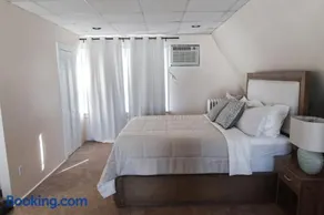 Cozy Attic Studio for 2 5min to NYC Train Station - Image 1