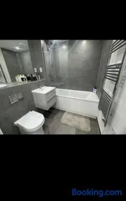 Medway Luxury Apartment - Image 4