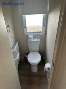 4 Bed 10 Berth Caravan Seawick Holiday Park - Image 2
