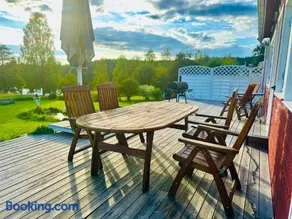 Sjöutsikt, Röd trästuga med traditionellt yttre Skandinavisk, modernt inre och alla bekvämligheter, Sol hela dagen på stora altanen, Tryggt, Vinterbonat, Fiske, Båt - Image 5