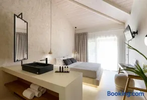 Karidi Beach Boutique Suites - Image 1