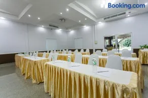 Boom Forest Hotel - Image 2