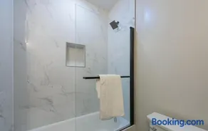 NICE 1BR Apartment near Metro - Image 2
