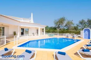 Villa Rose Bay - Refúgio familiar com piscina aquecível e BBQ em Albufeira - Image 4