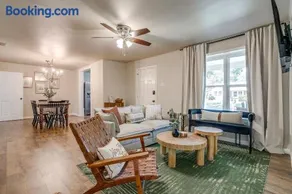 NEW Howdy House, Walk to TSU, Gameroom & Yard - Image 3