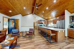 Lakeside Lodge - Image 5