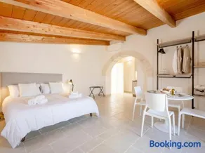Palazzo della Torre 201– Modern Historic Apartment - Image 2