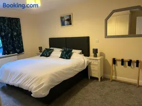 Cosy Hillside Annex - Image 2