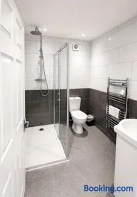 Boutique 2 Bed Bristol Abode - Parking - Garden - Image 5