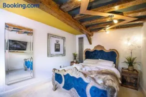 Huge Deluxe 600 Year Old Essex Manor, Hot Tub, Cinema Room, Sky Tv - Image 4