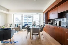 Cozy 1 BR & Den Condo in North York Free Parking - Image 1