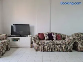 Single bedroom in a shared apartment with free parking Girls only - Image 3