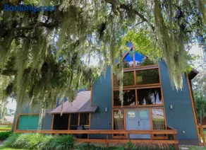 Serene Lakeside Retreat- 3 Bdr Romantic Getaway - Image 2