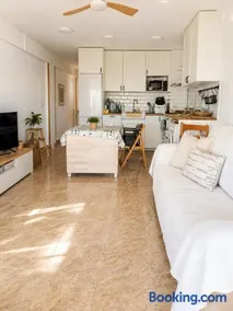 Bonito apartamento con vistas al mar - Image 2