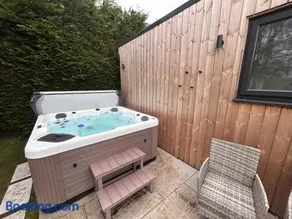 Court Lane Stables - Premium Rural Retreat with Hot Tub - Image 2