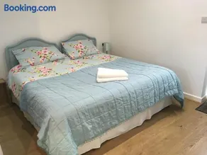 Elm Cottage Touring Park - Image 2