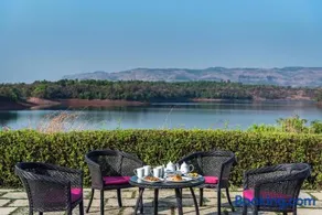 SaffronStays Moira 6-BR Lakeside Villa with Infinity Pool & Jacuzzi - Image 4