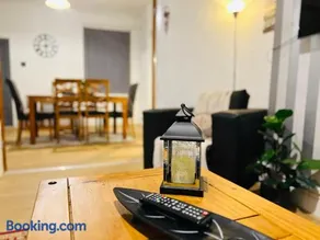 Cosy 3BDR In Levenshulme-Close To Manchester City Centre And Stockport Town- Free Parking- WiFi - Image 5