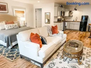New Studio Apt w KING Bed 1mi to Columbias Sq - Image 1