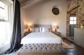 The Mews -- Luxury Stay at Bellingham Estate - Image 5