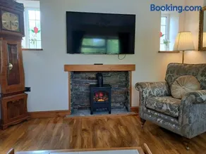Rose Cottage Trecynon Traditional 2 bed cottage Zip World Beacons Bike - Image 1