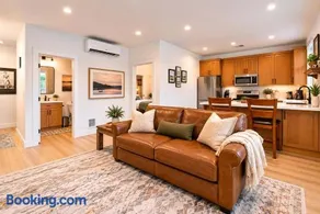 Modern Loft Private Golf Course Retreat - Image 1